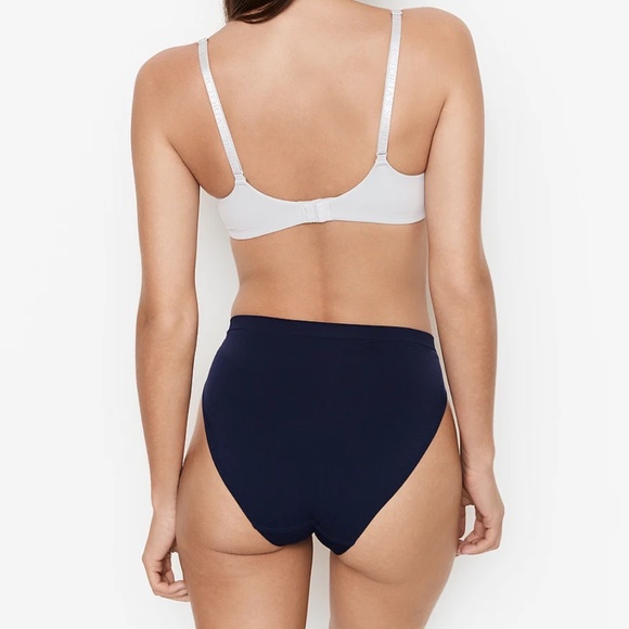 Victoria Secret - Picture 2 of 3